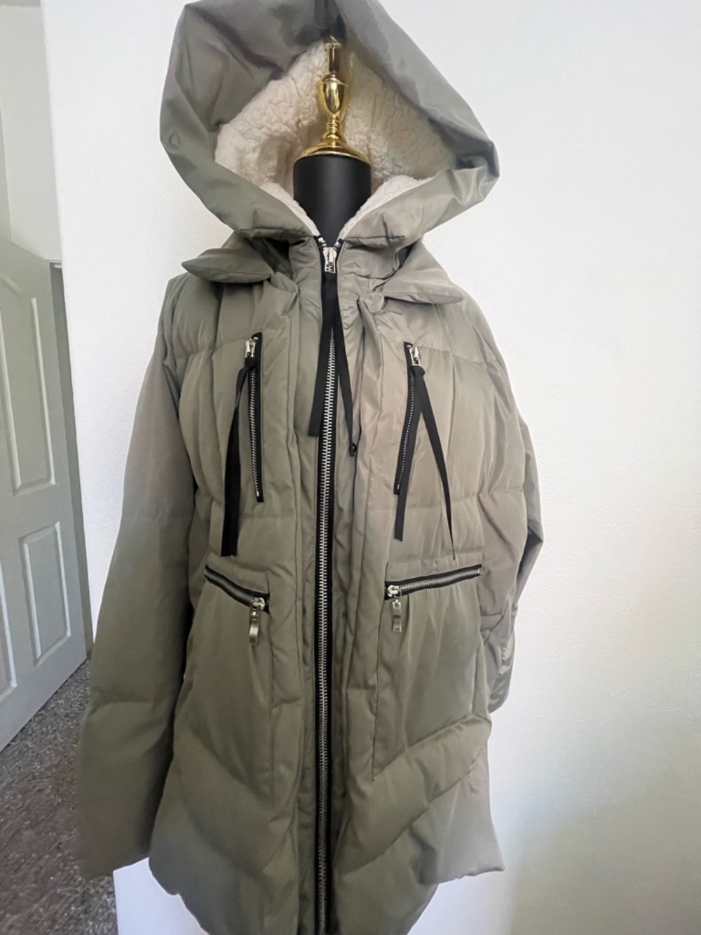 Women's Olive Green Hooded Puffer Coat - Picture 3 of 12